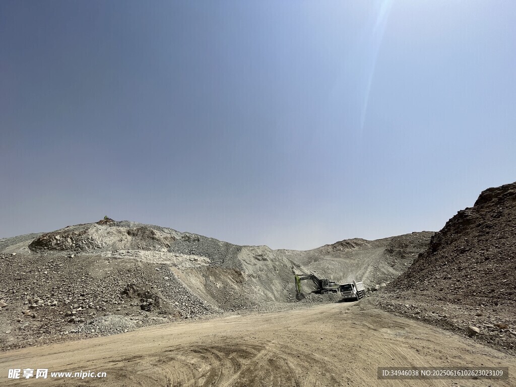 露天矿场景象