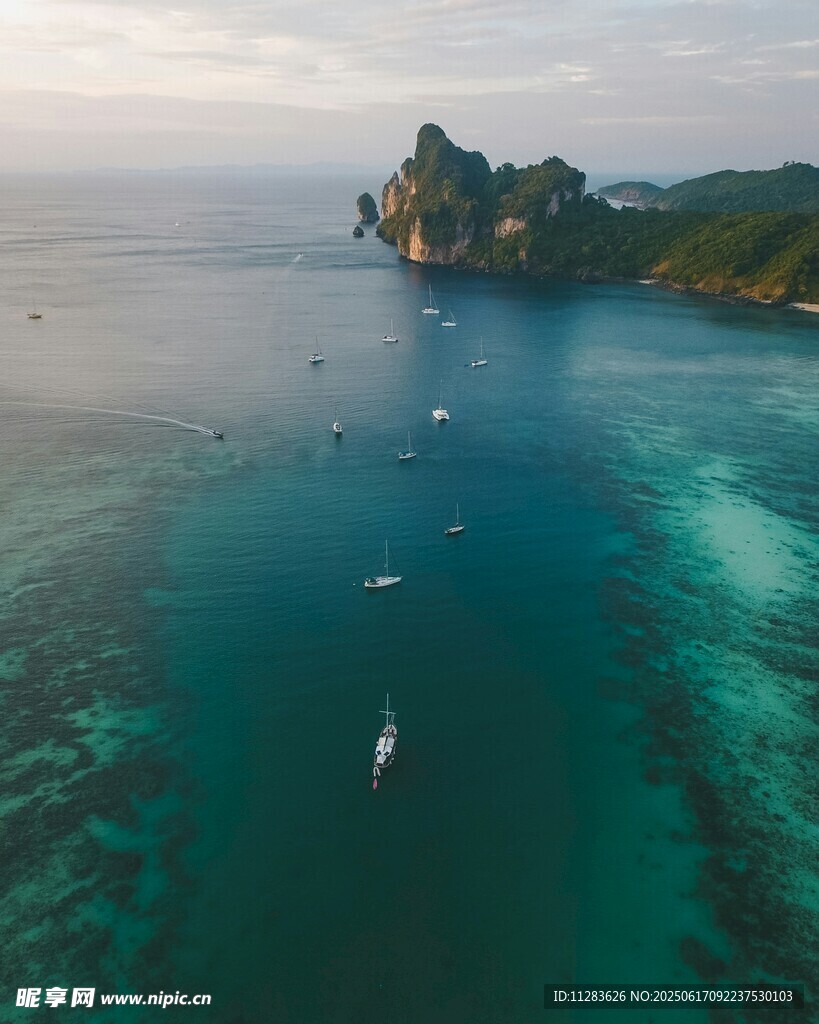 美丽海岛海景俯瞰图