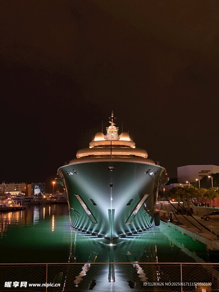 夜晚璀璨的独特建筑景观