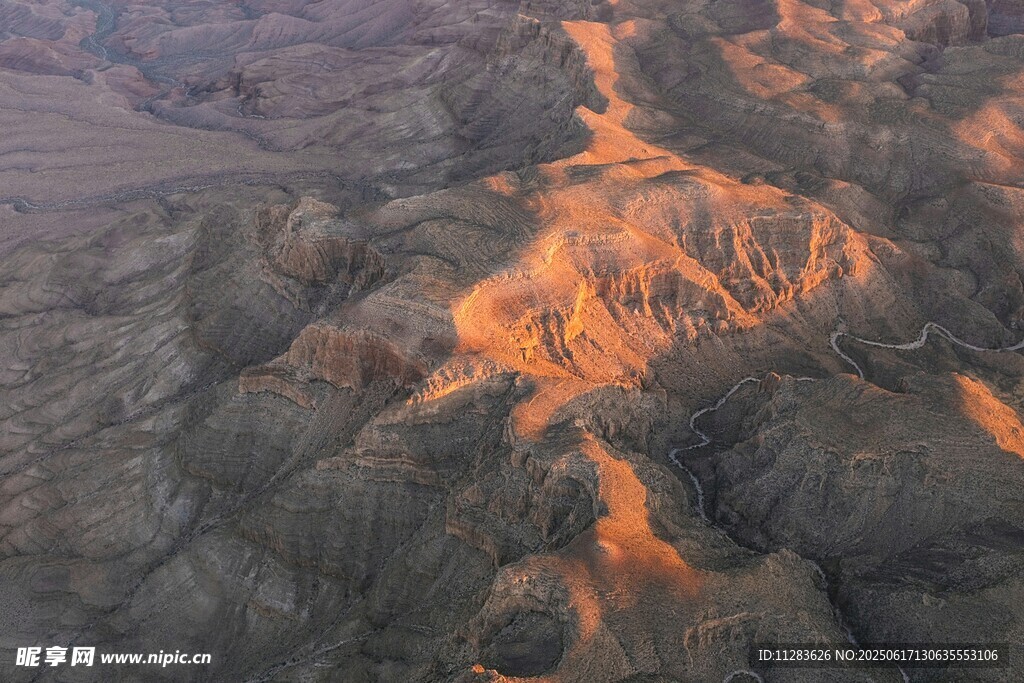 壮丽火山熔岩地貌景观