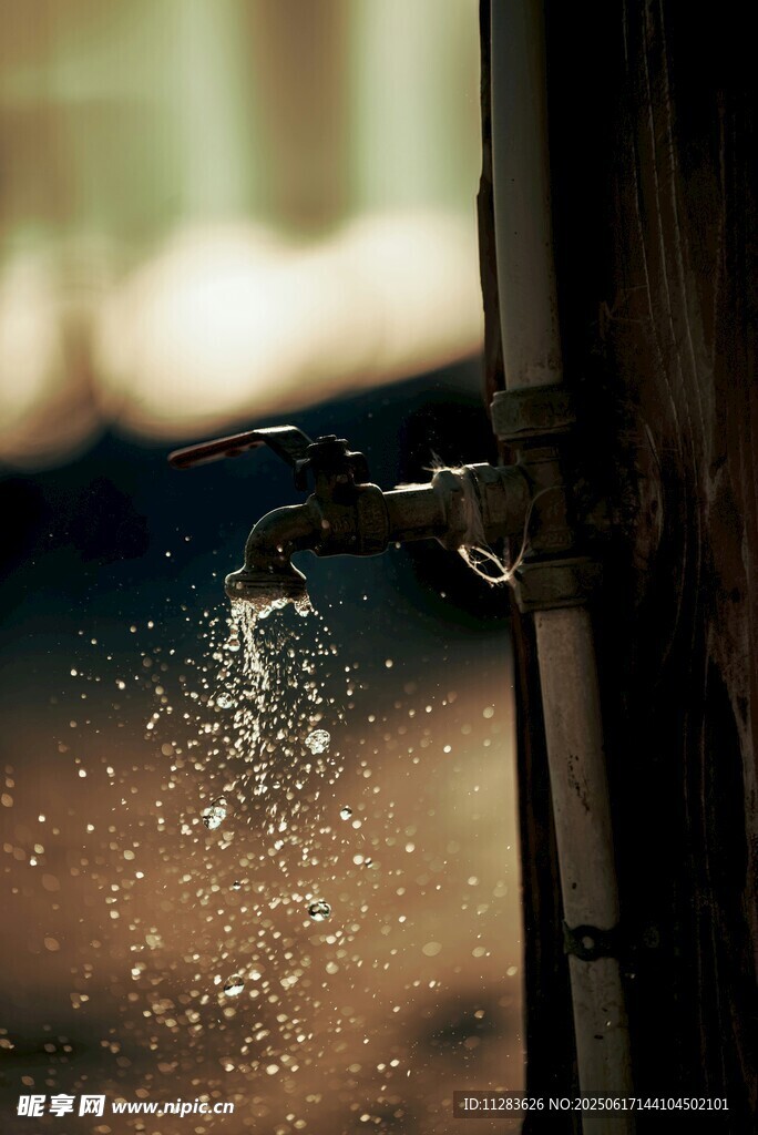 水龙头漏水场景