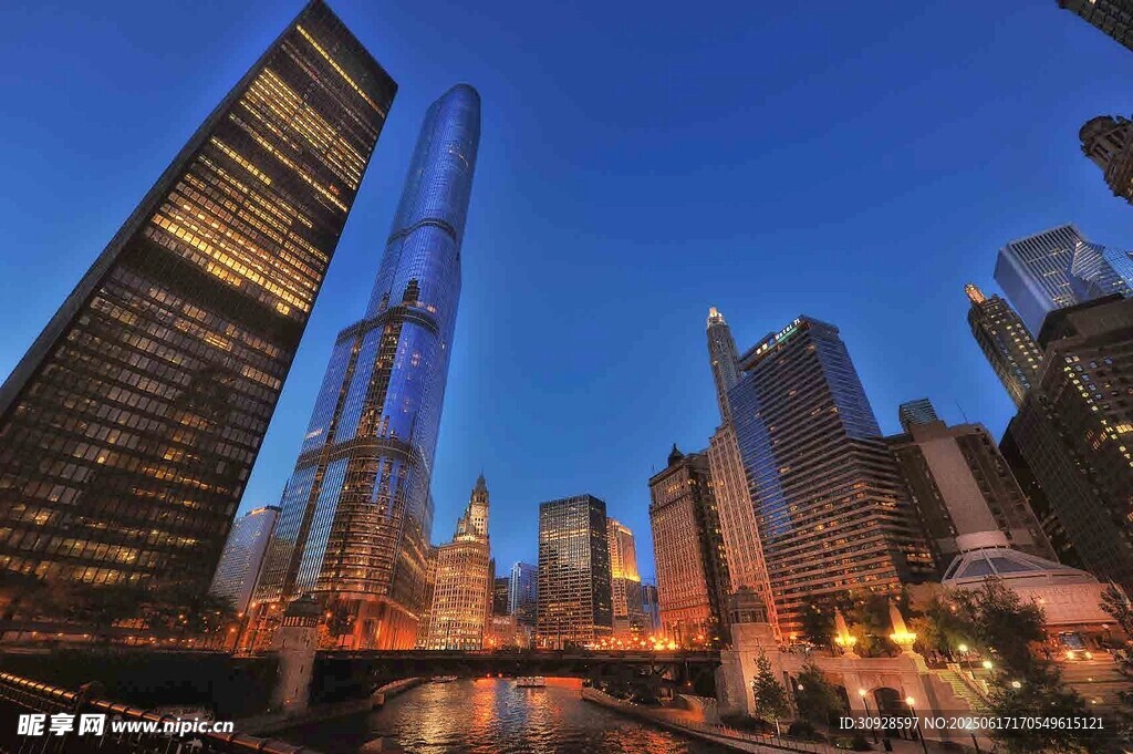 城市夜景中的摩天大楼