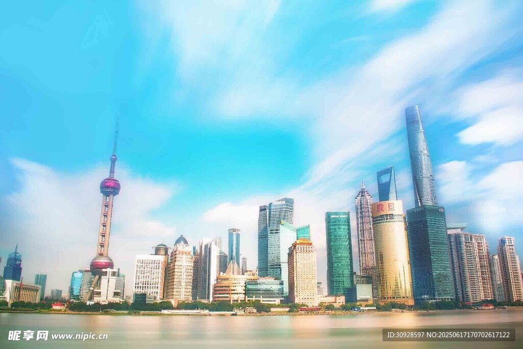 上海外滩繁华城市天际线