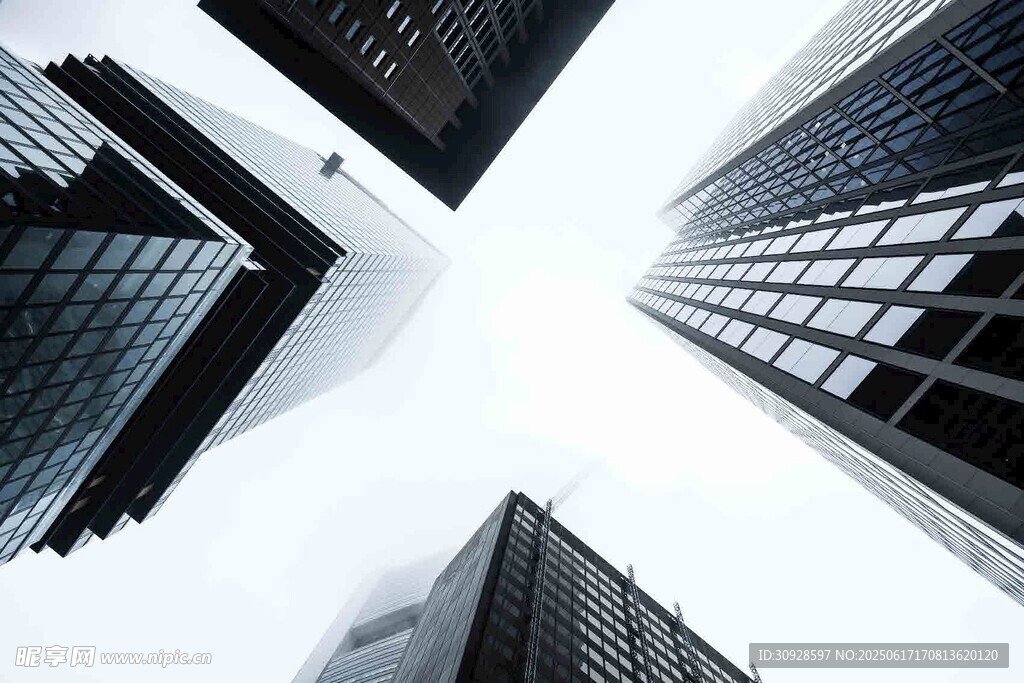 仰视都市摩天大楼
