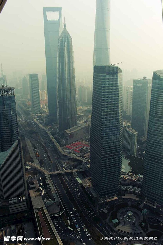 俯瞰繁华都市高楼林立