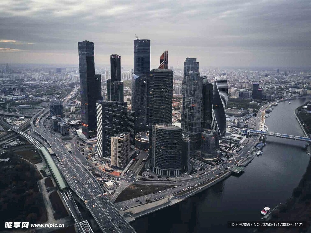 俯瞰繁华都市建筑群