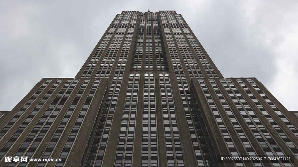 高耸摩天大楼外观