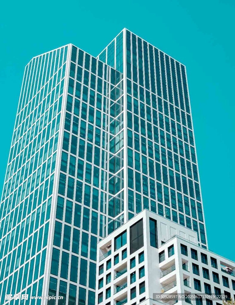 现代摩天大楼外观