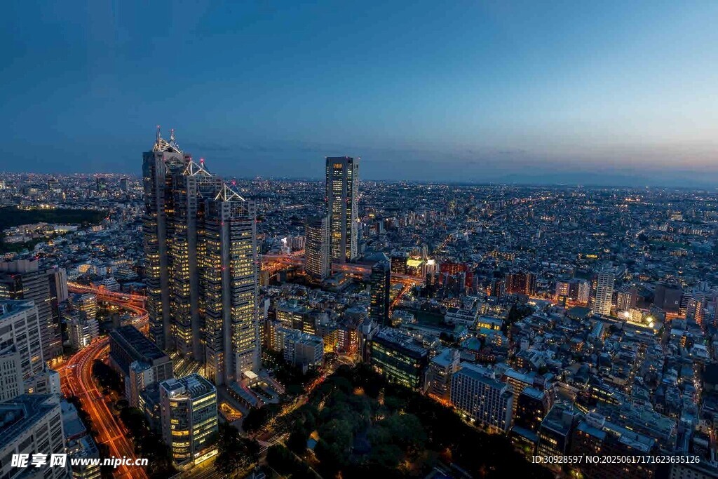 城市璀璨夜景俯瞰图