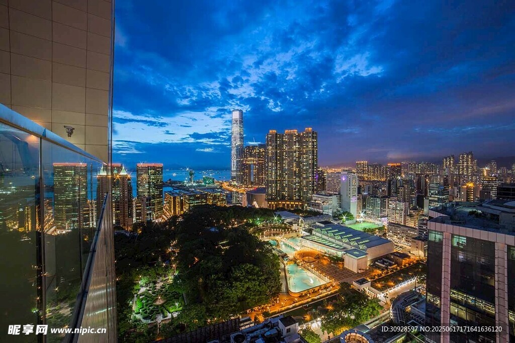 城市夜景俯瞰图