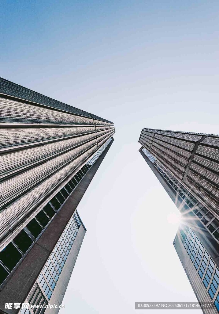 仰视摩天大楼