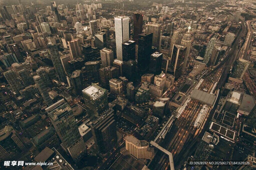 俯瞰繁华都市建筑群