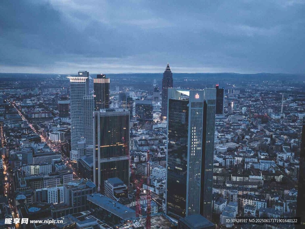 俯瞰法兰克福城市天际线