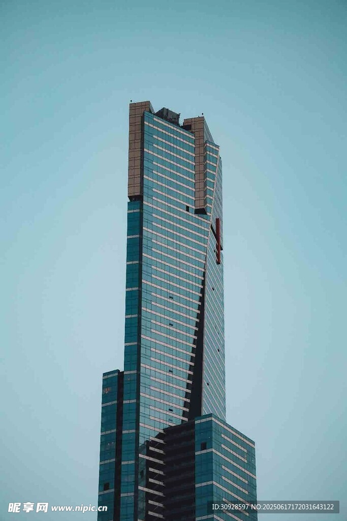 现代摩天大楼外观