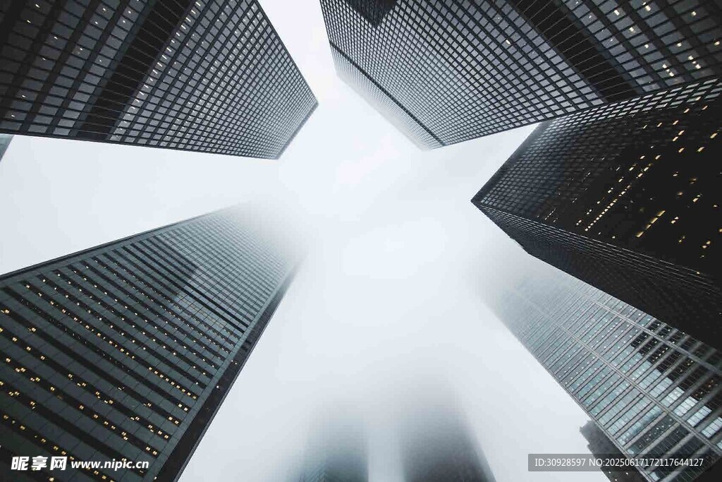 仰视都市摩天大楼景观