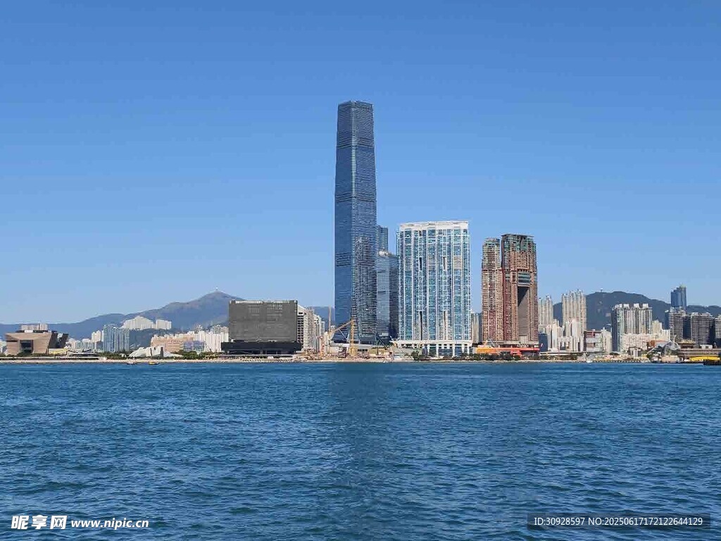 海滨城市高楼景观