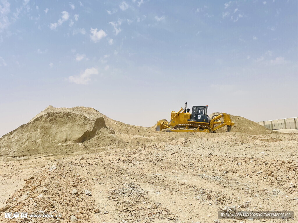 工地推土机作业场景