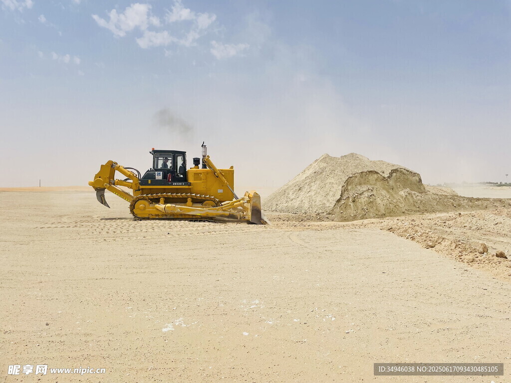 沙漠中的推土机作业场景