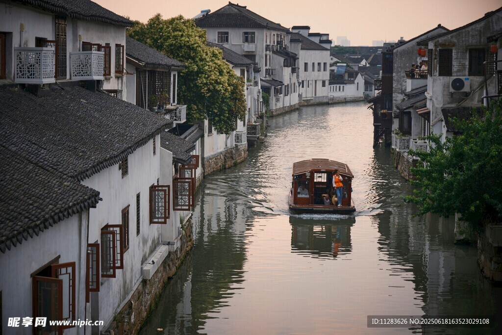 江南水乡小船悠悠美景