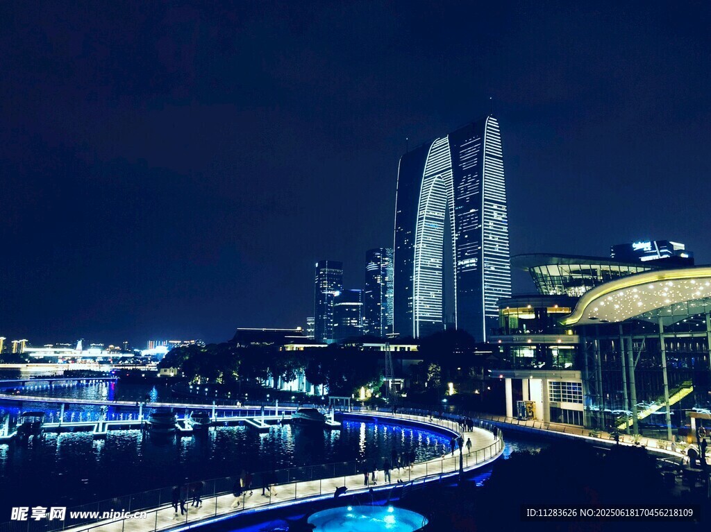 海湾璀璨夜景