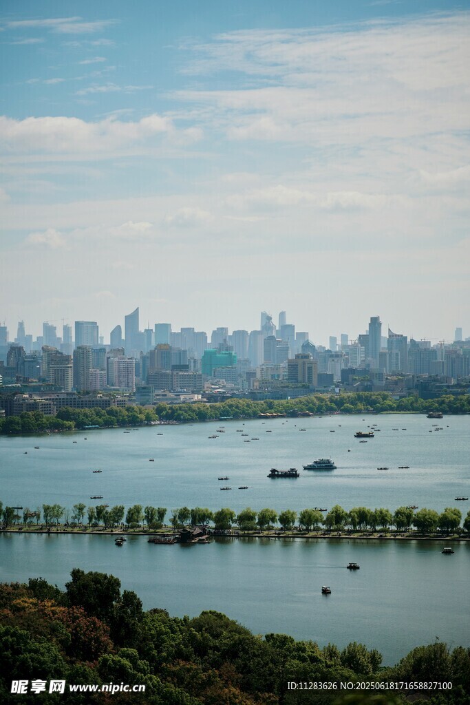湖畔城市风光美景