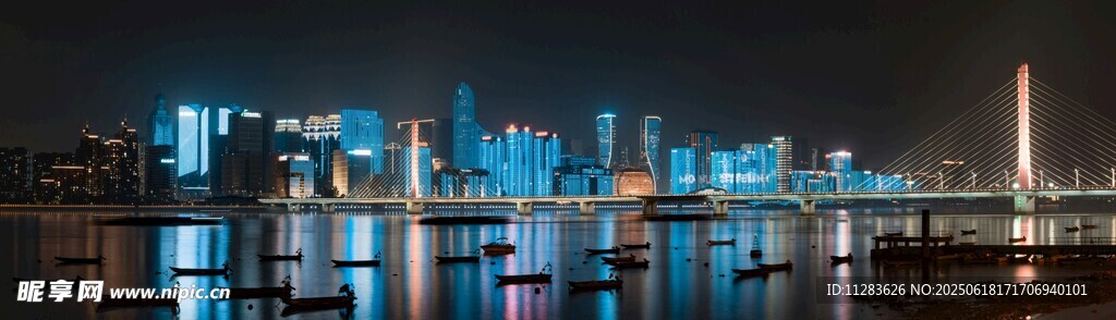 城市夜景璀璨的河畔风光