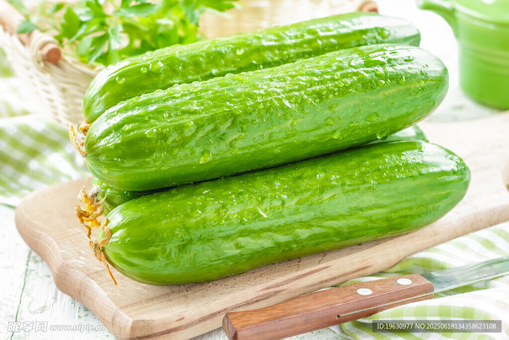 新鲜翠绿黄瓜
