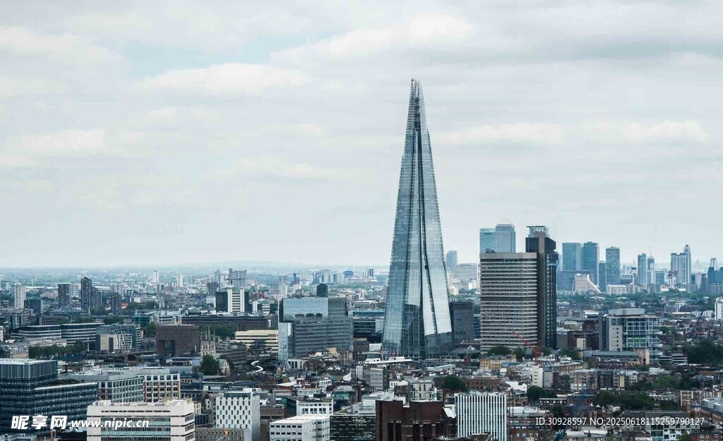 伦敦城市天际线中的碎片大厦