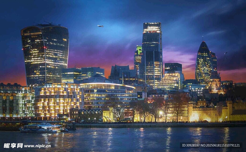 城市河畔璀璨夜景