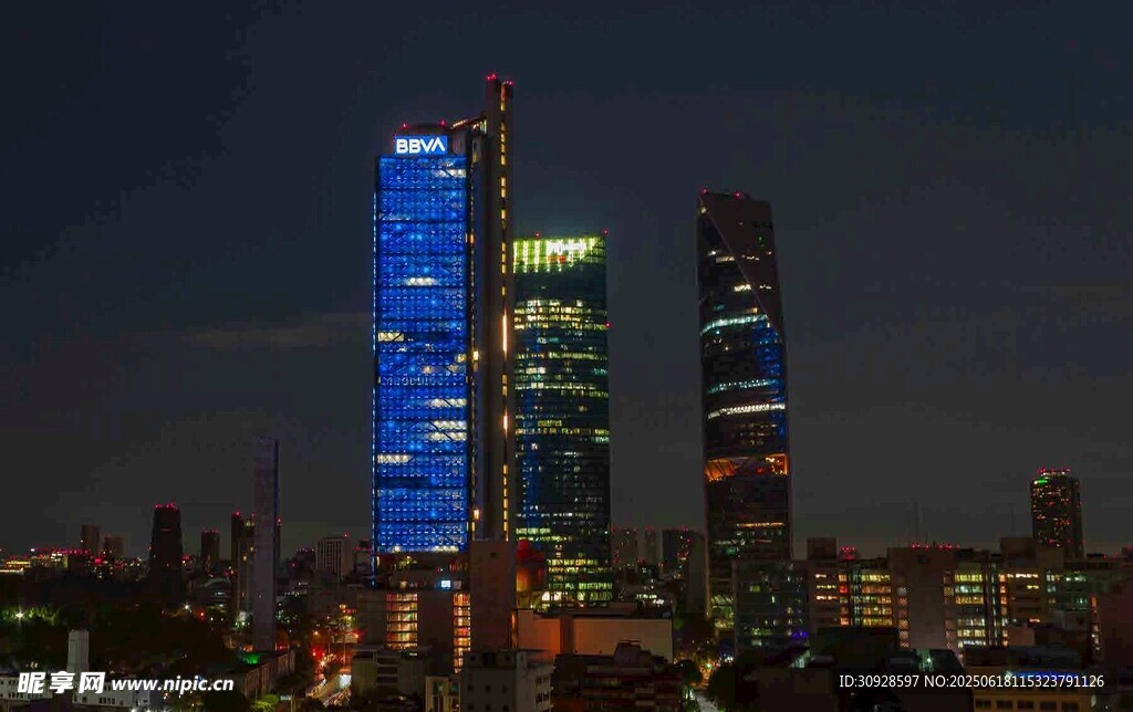 都市璀璨夜景摩天大楼