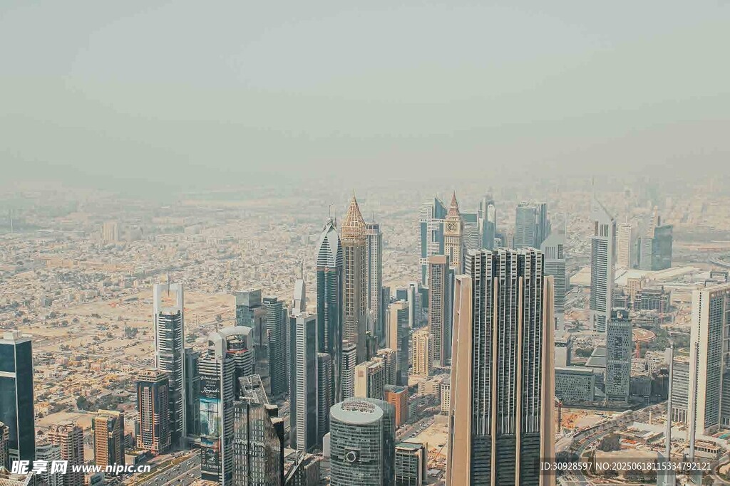 俯瞰繁华都市天际线