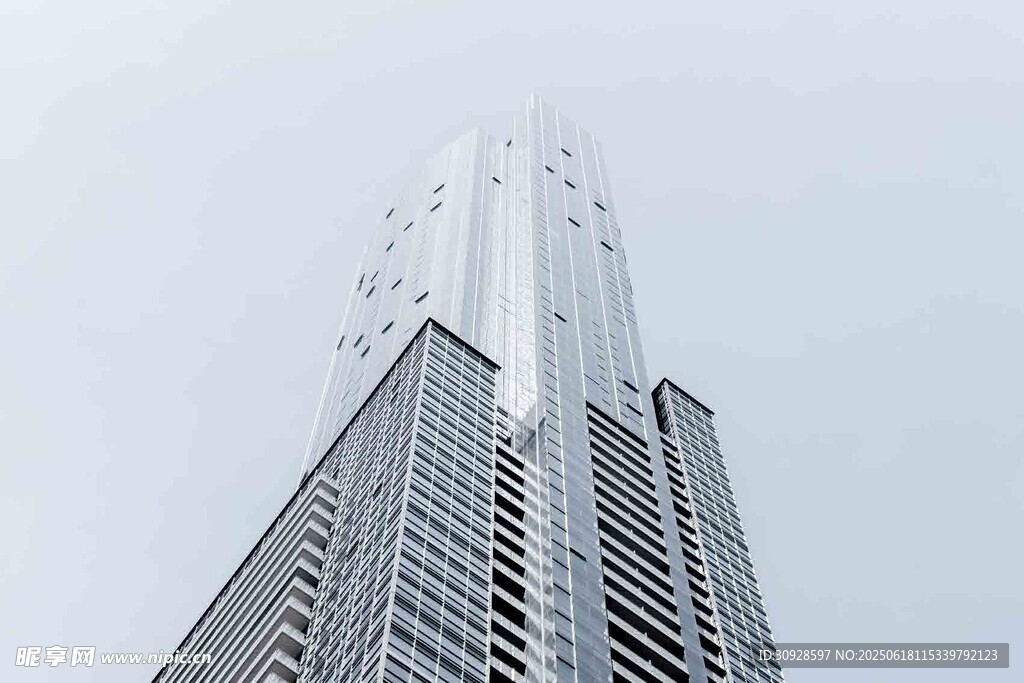 摩天大楼高耸入云