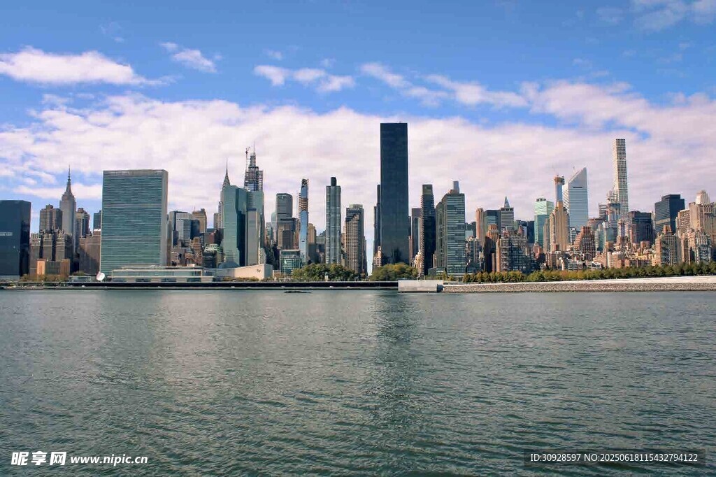 纽约城市天际线与水域景观