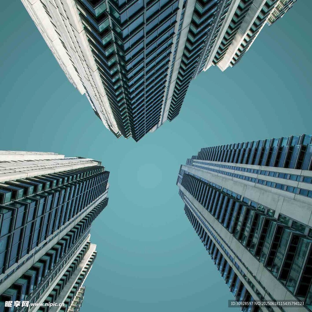 仰视摩天大楼建筑群