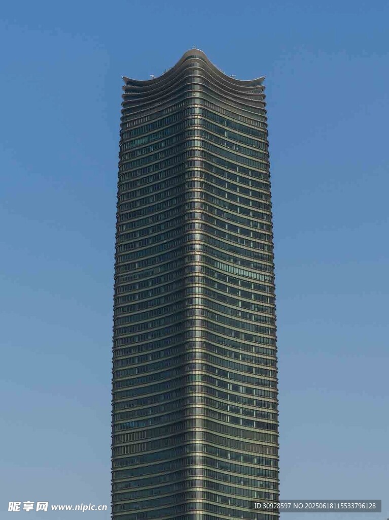 高耸入云的摩天大楼