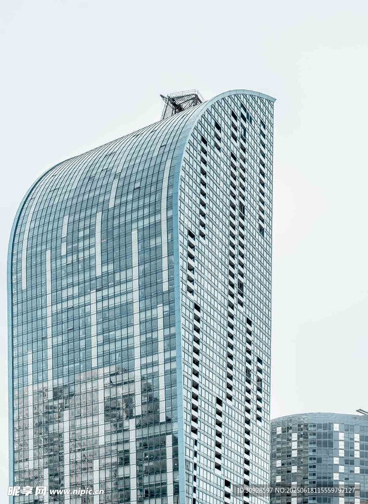 现代弧形摩天大楼外观