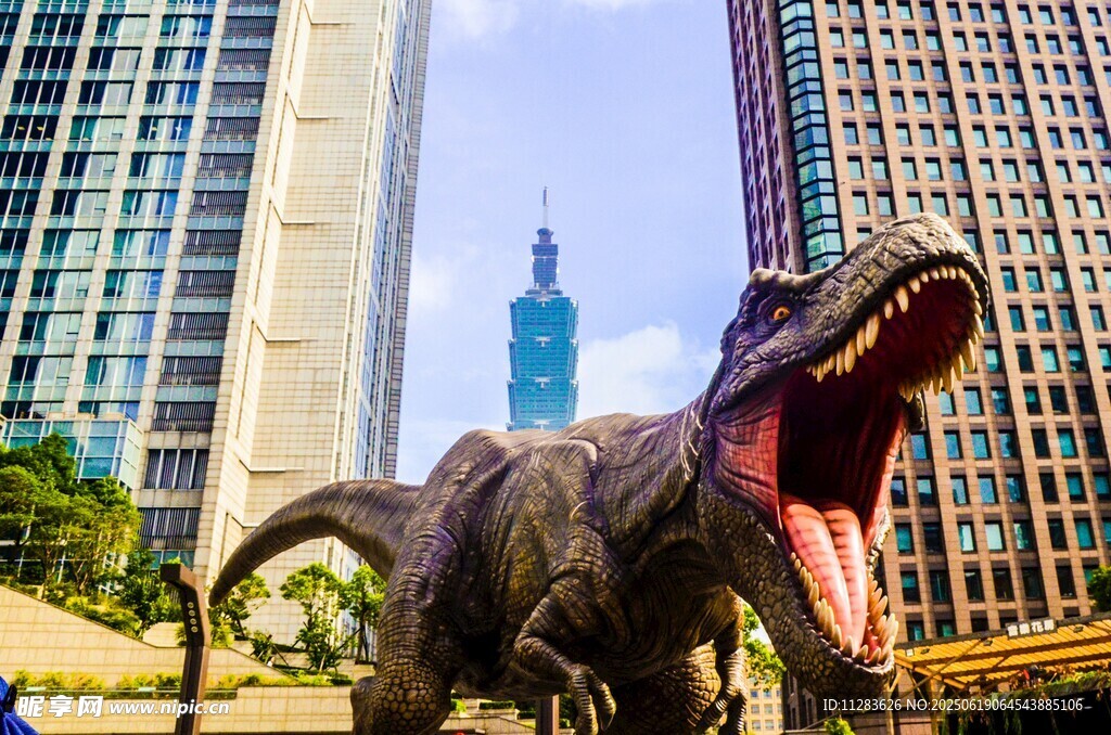 城市中的恐龙雕塑景观