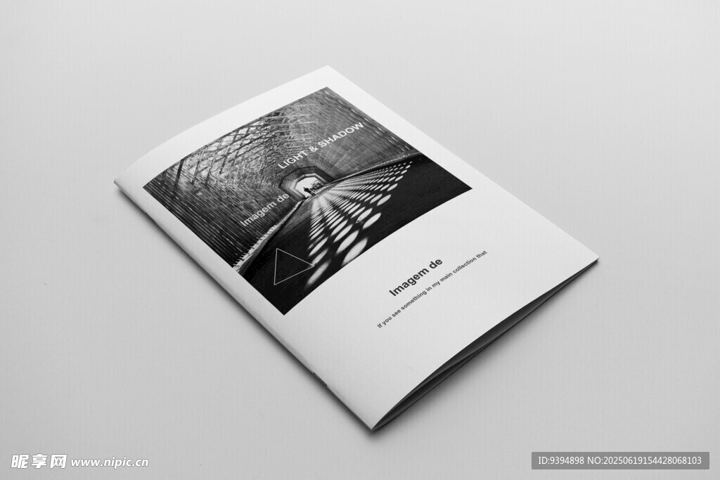 简约黑白画册展示