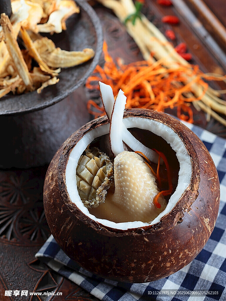 椰香炖品 椰皇鸡炖鲜鲍仔