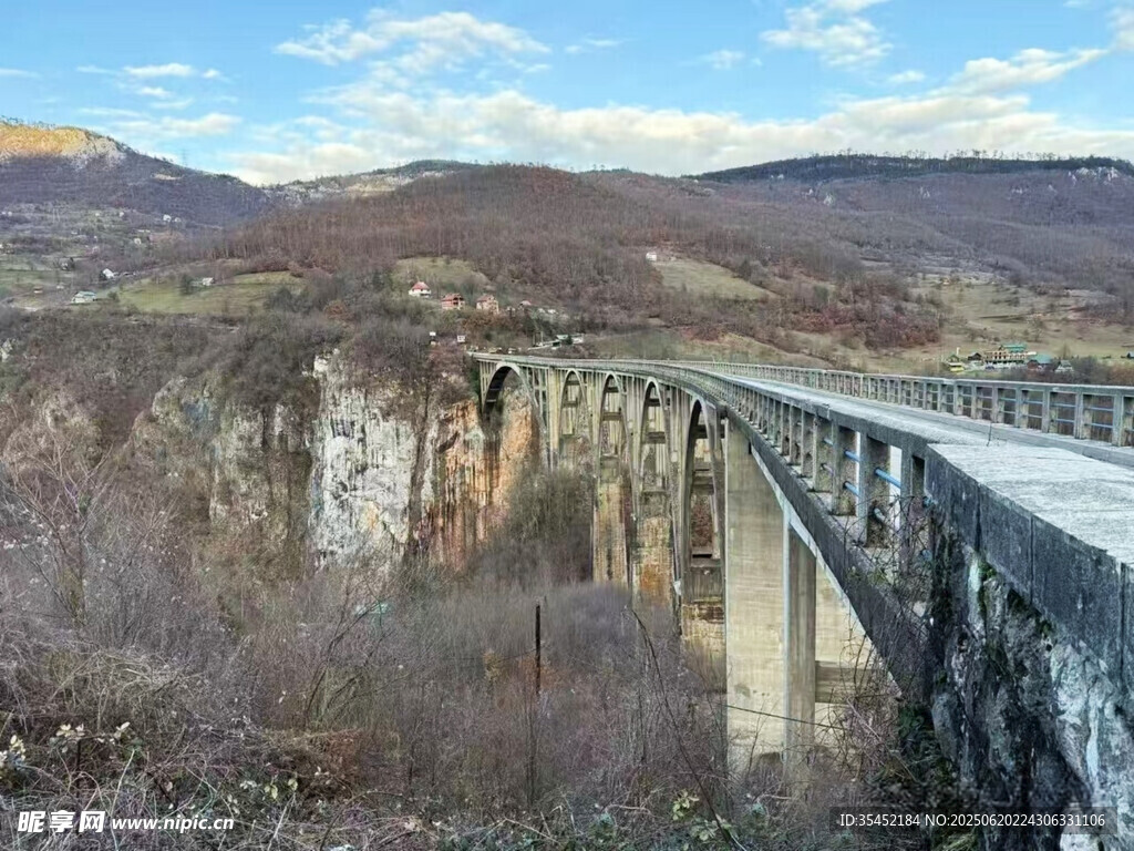 山间高架桥