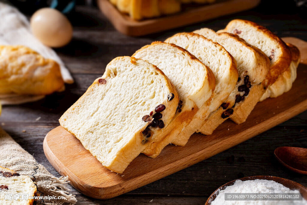 切片葡萄干面包展示