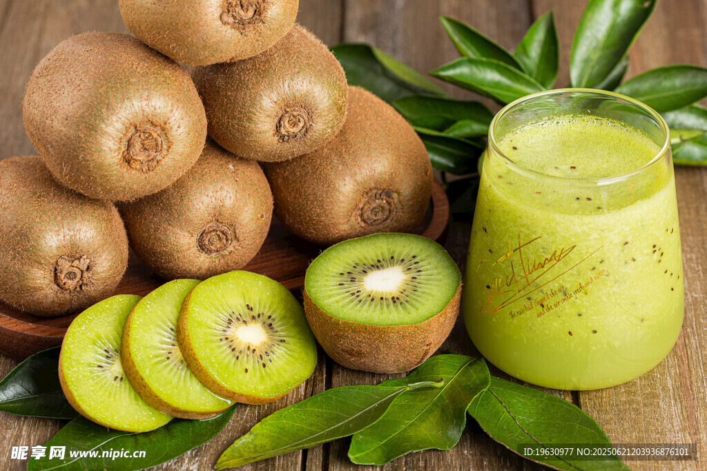 新鲜猕猴桃与猕猴桃汁