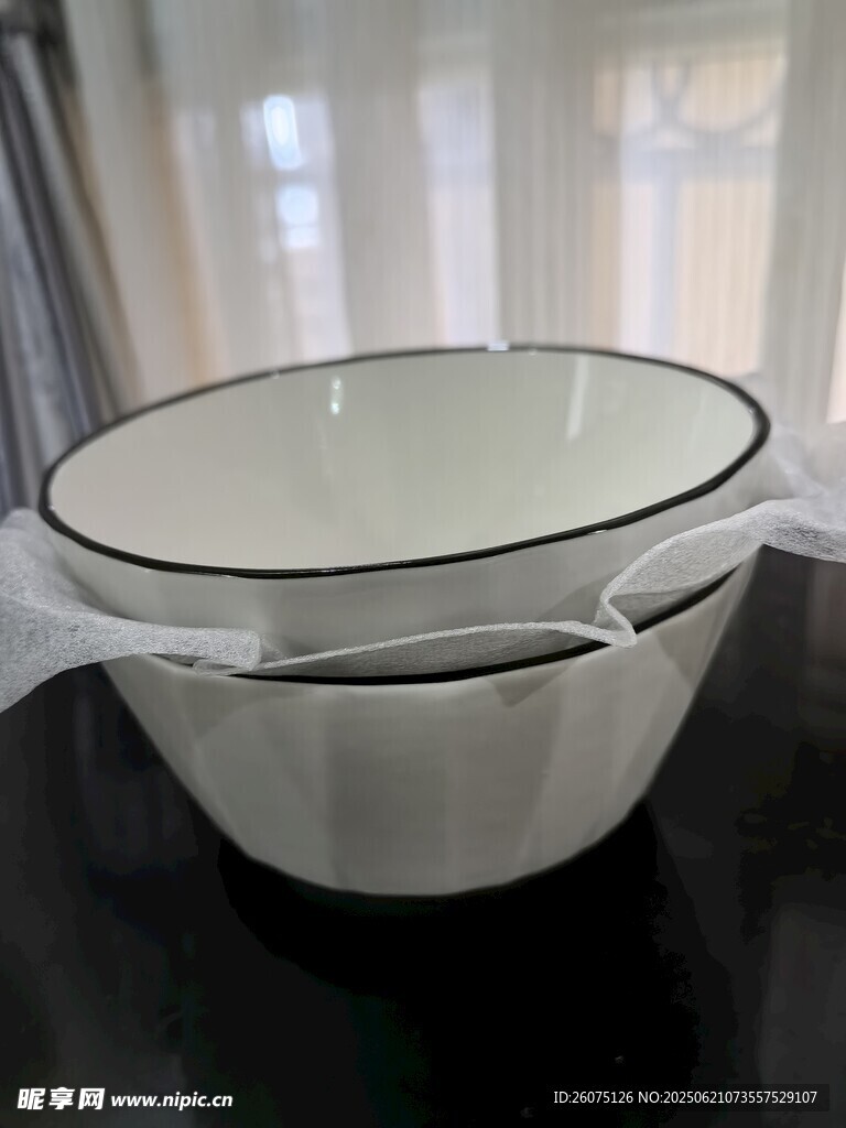 白色双耳玻璃烹饪碗