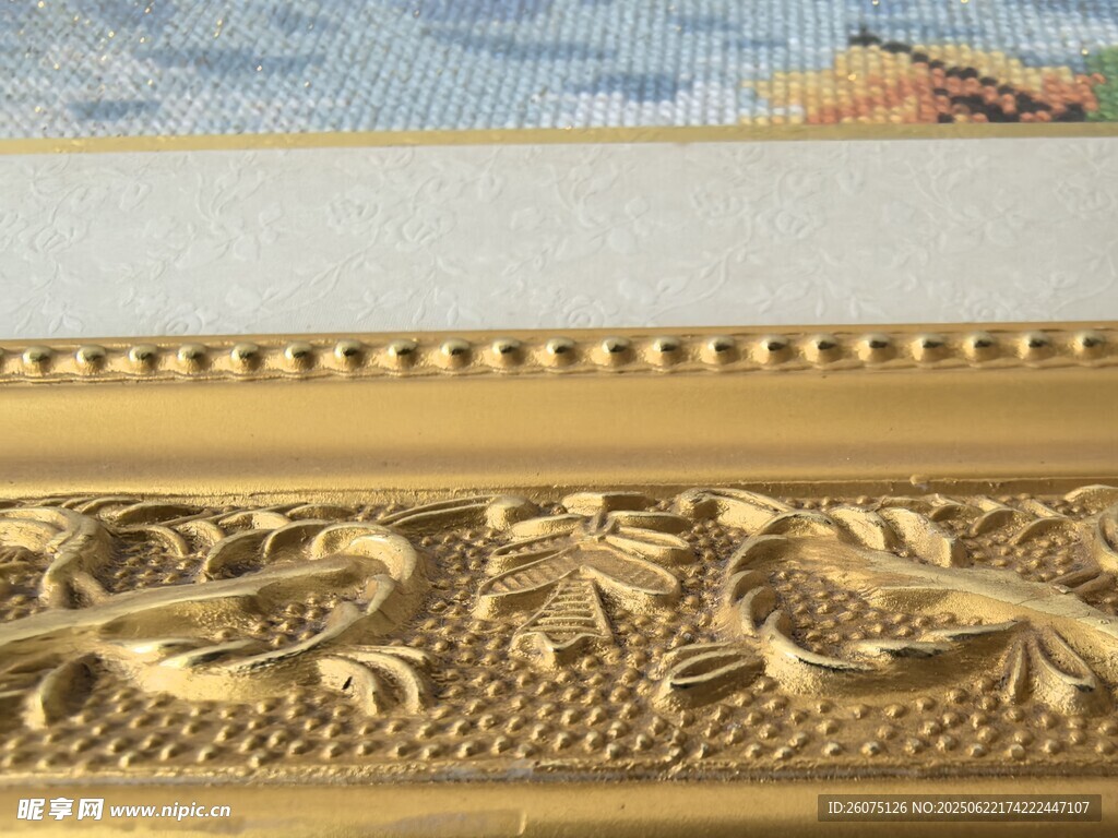 金色雕花画框细节展示