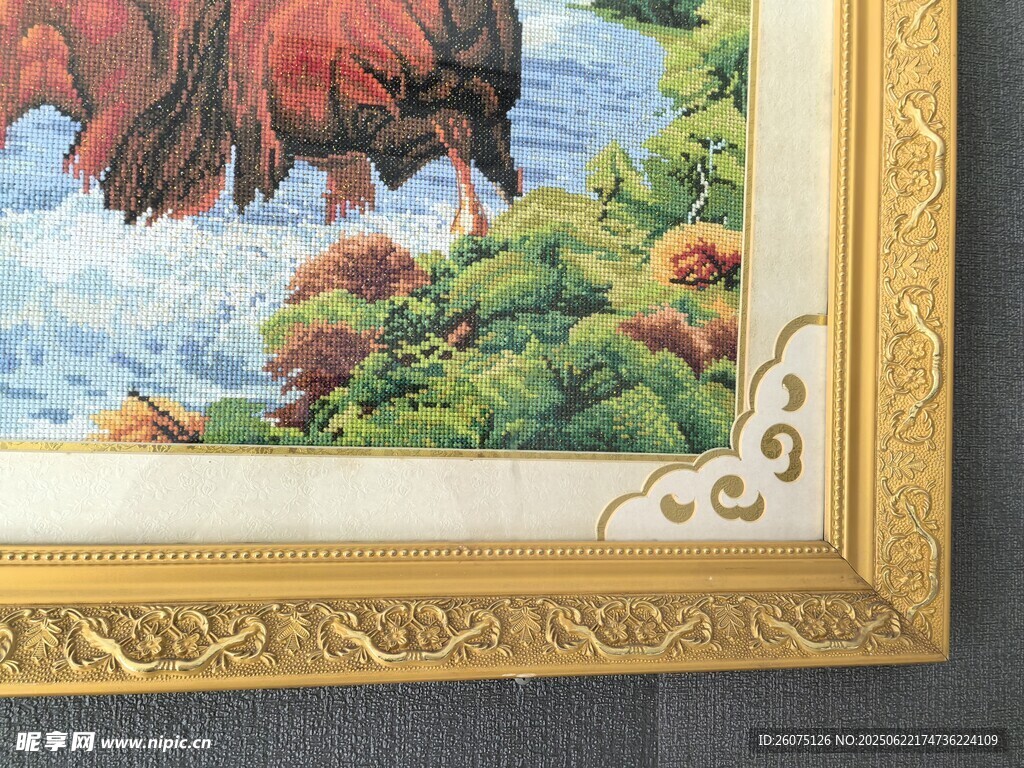 精美框中动物风景画作
