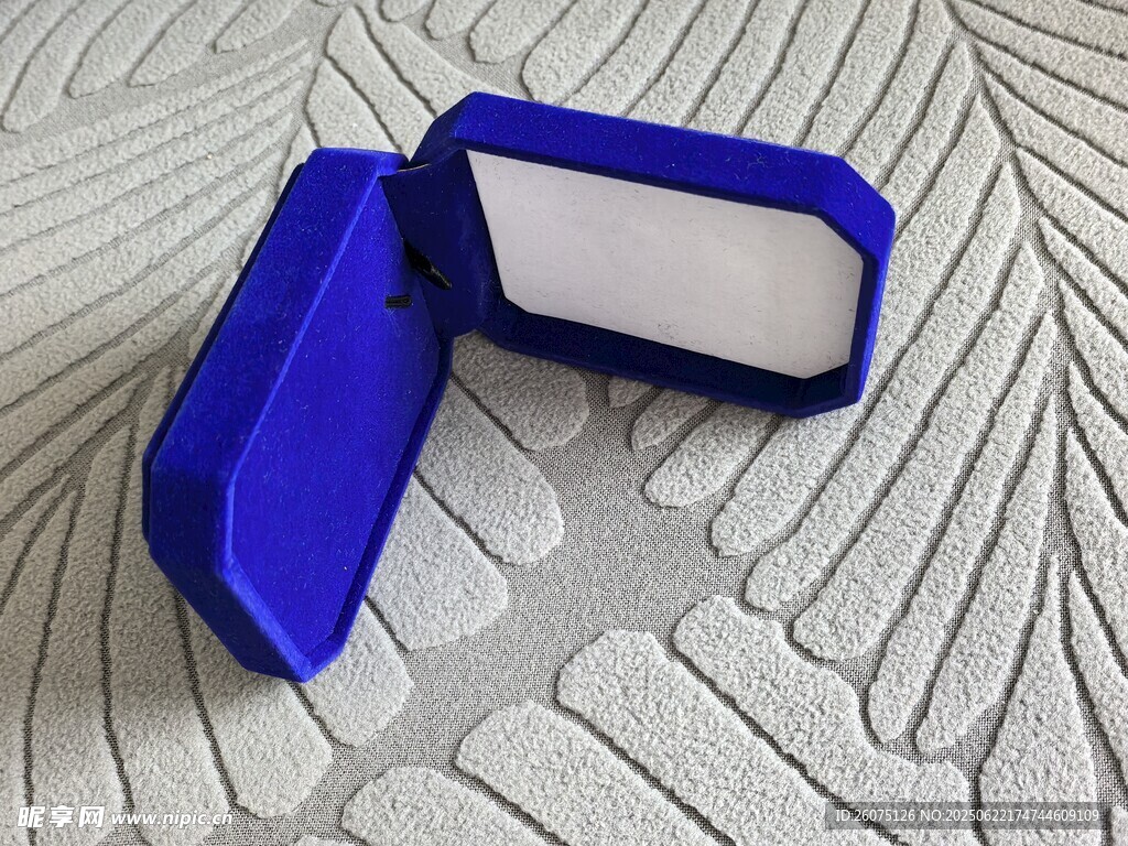 蓝色方形物件