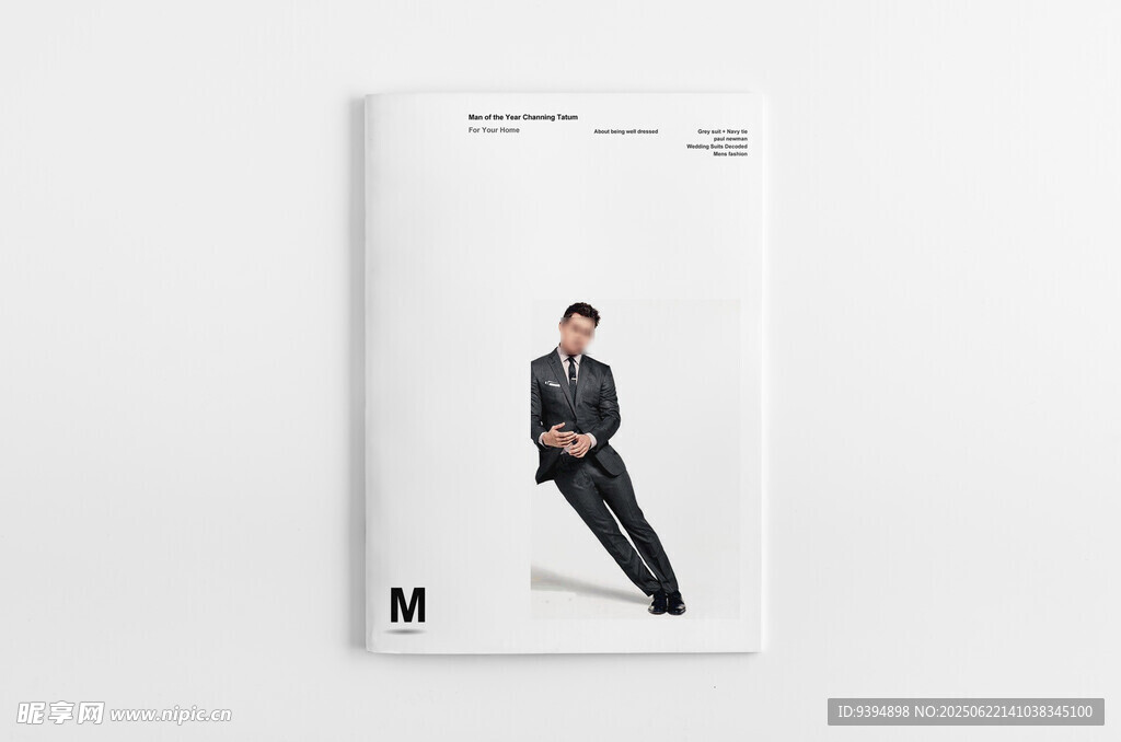 时尚杂志封面设计样机智能贴图