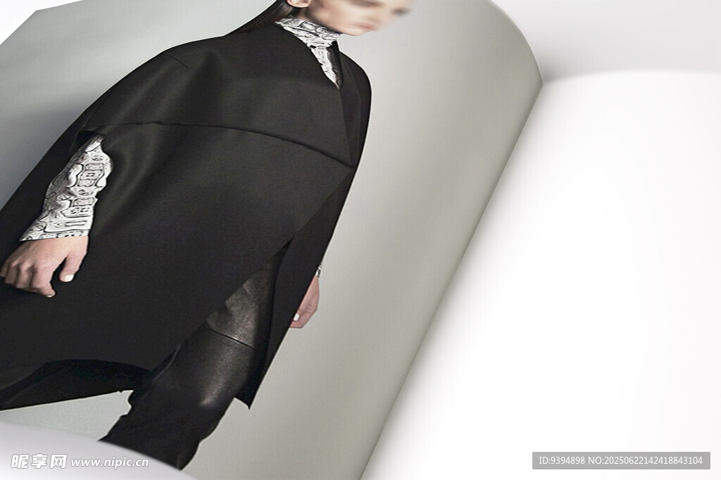 时尚服饰杂志内页样机智能贴图