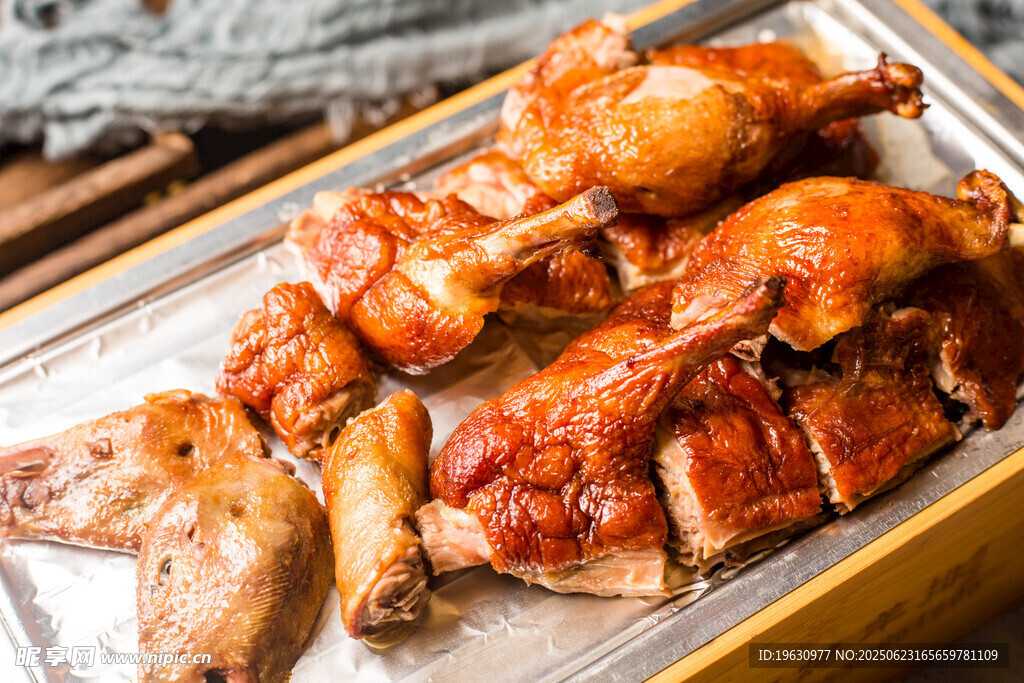 美味烤鸭翅诱人呈现
