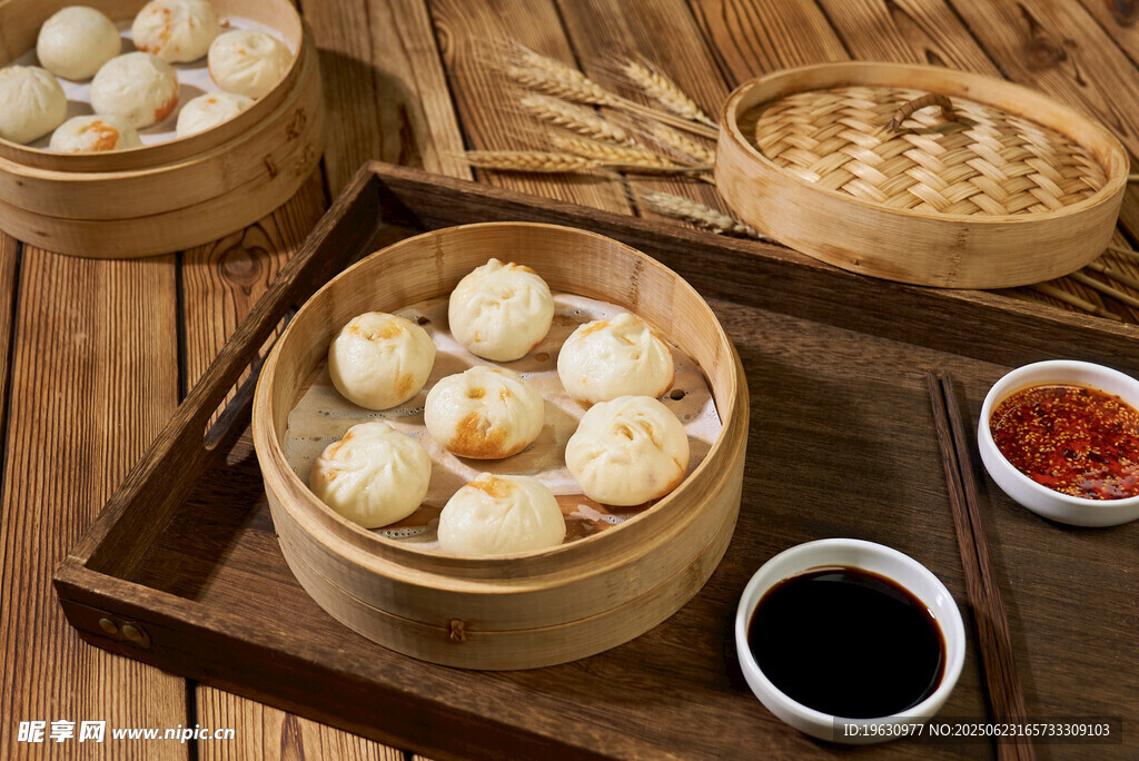 美味蒸饺搭配蘸料